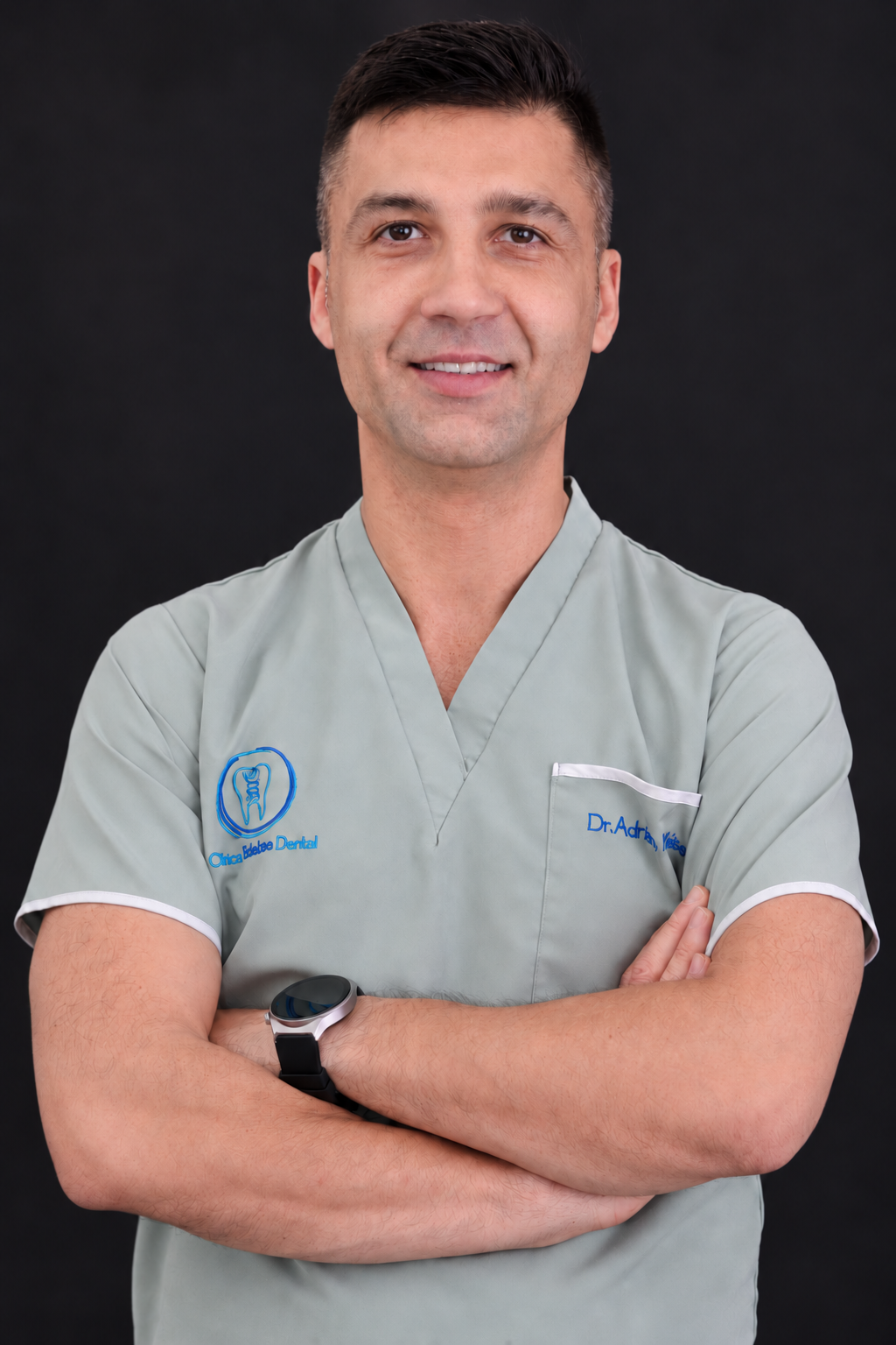 Dr. Adrian Moisa, dental implant surgeon at Expertos Dentista e Implantes